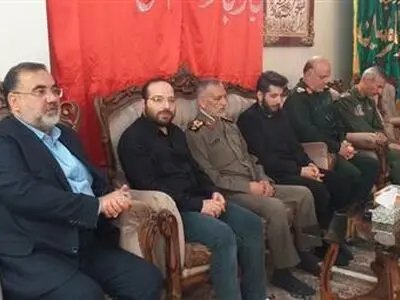 دیدار فرمانده نیروی هوایی ارتش با خانواده شهید زاهدی