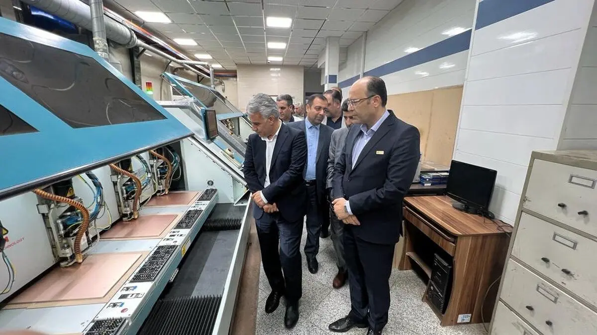 بازدید مدیرکل صنعت، معدن و تجارت استان تهران از کارخانه کارا الکترونیک مبنا