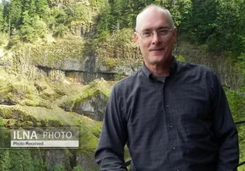 ساختارهای حاکم بر کار نیازمند بازنگری است/ کار مجرای بازشناسی خویشتن است/ نگرانی ما از کار را فقط اخلاق برطرف می‌کند