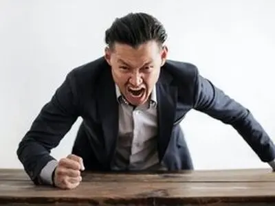 چهار دلیل خشم جوانان/ آنها عصبانی اند؛مسئولان فقط برایشان سخنرانی می کنند