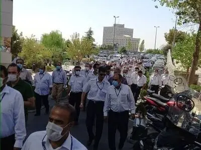 تجمع کارکنان و بازنشستگان «هما» مقابل وزارت راه 