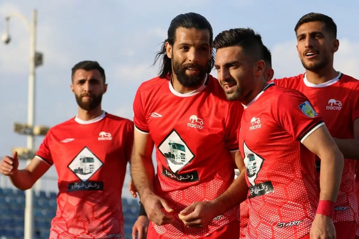 نریمان جهان: هیچ بازیکنی جلوی پرسپولیس در زمین راه نمی‌رفت/ تیموری عصبانی بود و یک حرفی زد و خودش هم پشیمان است/ مقایسه کیفیت بازیکن در تمرین با بازی رسمی درست نیست