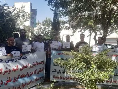 تجمع کارگرانِ «ارکان ثالث وزارت نفت» مقابل نهاد ریاست جمهوری/ درخواست برای حذف پیمانکاران 