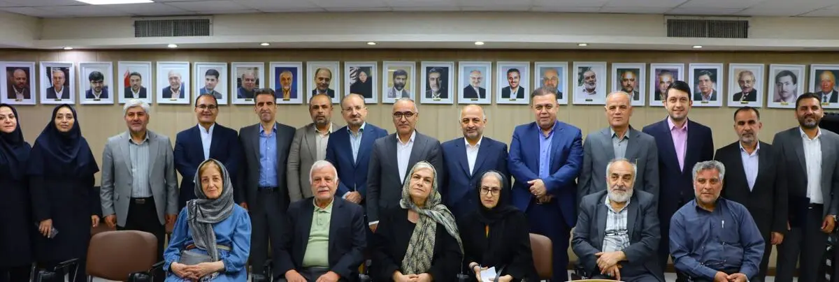 امضای قرارداد بیمه تکمیلی بازنشستگان کشوری با بیمه دی / استقبال کانون های بازنشستگی از بیمه دی به دلیل خوشنامی در درمان و خدمات برخط