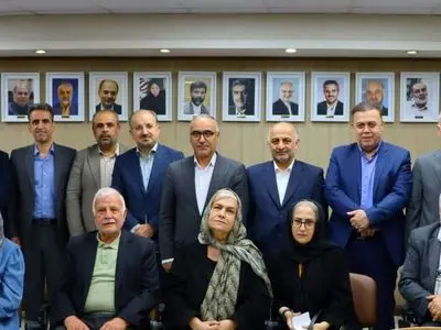 امضای قرارداد بیمه تکمیلی بازنشستگان کشوری با بیمه دی / استقبال کانون های بازنشستگی از بیمه دی به دلیل خوشنامی در درمان و خدمات برخط