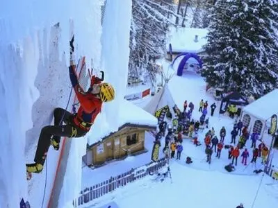 صعود 4 بانوی ورزشکار در دور دوم مسابقات یخ نوردی
