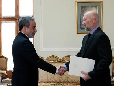 سفیر جدید اسلواکی رونوشت استوارنامه خود را تسلیم «عراقچی» کرد