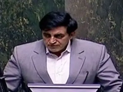 آقای مومنی در انتخاب استانداران و فرمانداران دقت فراوان کنید