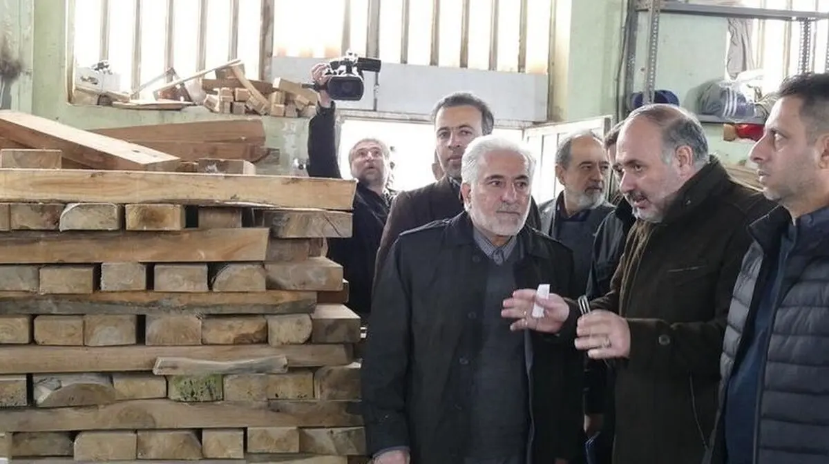 بازدید رئیس سازمان زندان‌ها از کارگاه‌های اردوگاه حرفه‌آموزی و کاردرمانی اراک 
