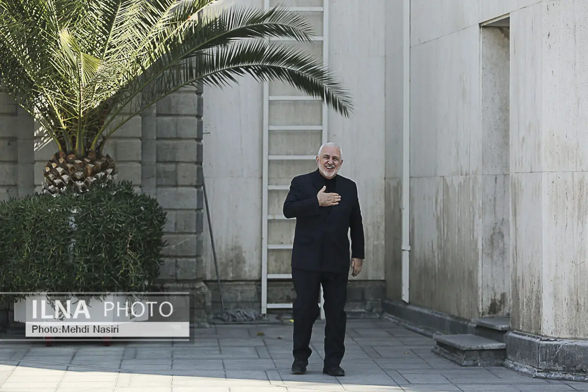 Zarif departs Tehran to take part in Davos 2025