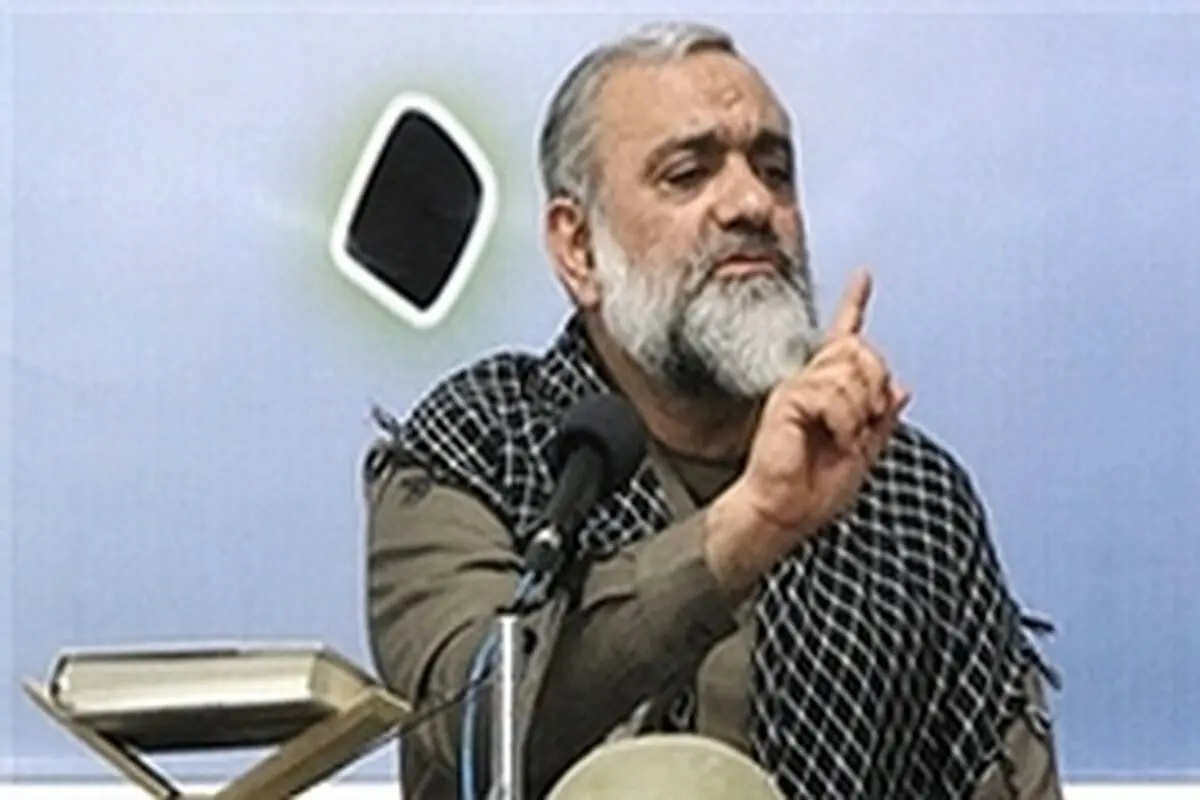 خانواده شهید درویش‎علی شکارچی در لرستان مورد تقدیر قرار گرفت