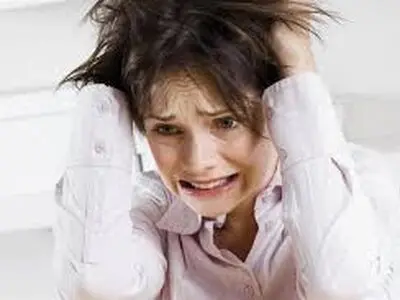  افزایش استرس زنان در حضور مردان بیکار +فیلم