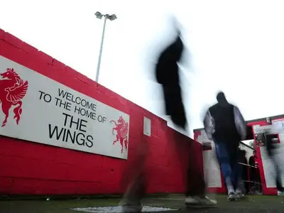 درگیری جنجالی هواداران بازی حساس را لغو کرد!