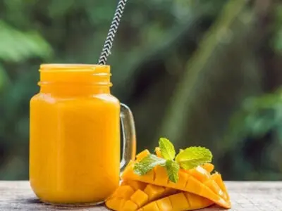 طرز تهیه اسموتی انبه و موز خوشمزه بدون شیر