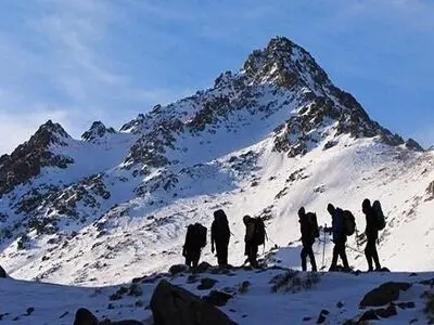 اعزام تیم امدادی ازنا برای جستجوی تنها مفقودی حادثه کوهنوردان اشترانکوه