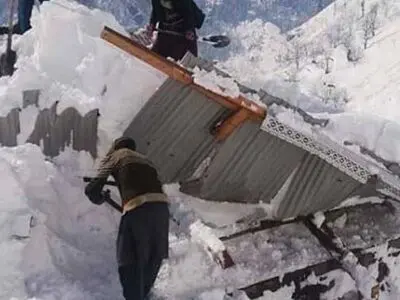 ۱۰ کشته و مصدوم در پی ریزش بهمن در پاکستان