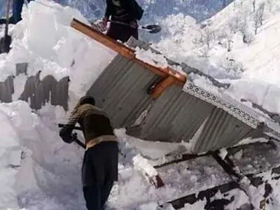 ۱۰ کشته و مصدوم در پی ریزش بهمن در پاکستان