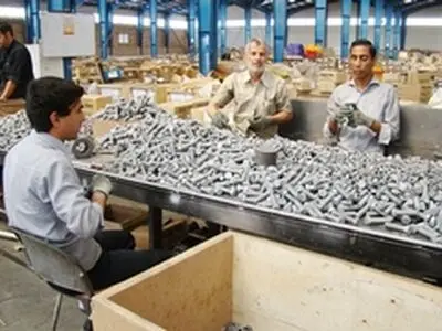 اشتغال ۹ نابینای انجمن «نگاه روشن» در کارخانه «پولاد پیچ کار»