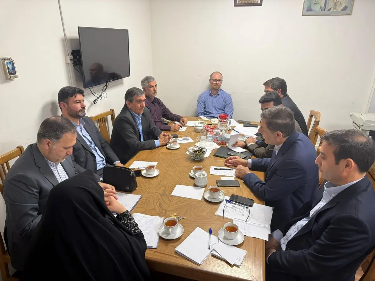 نشست هماهنگی ساماندهی شهری آبادان و خرمشهر در دفتر معاون اول رئیس‌جمهور برگزار شد