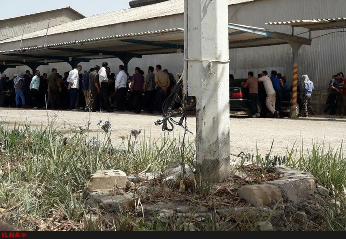 تجمع کارگران مجتمع نی شکر هفت تپه در گرمای ۵۰ درجه