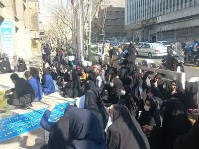 تجمع کارنامه سبزها مقابل وزارت آموزش و پرورش/ ماه‌هاست در انتظار استخدام هستیم