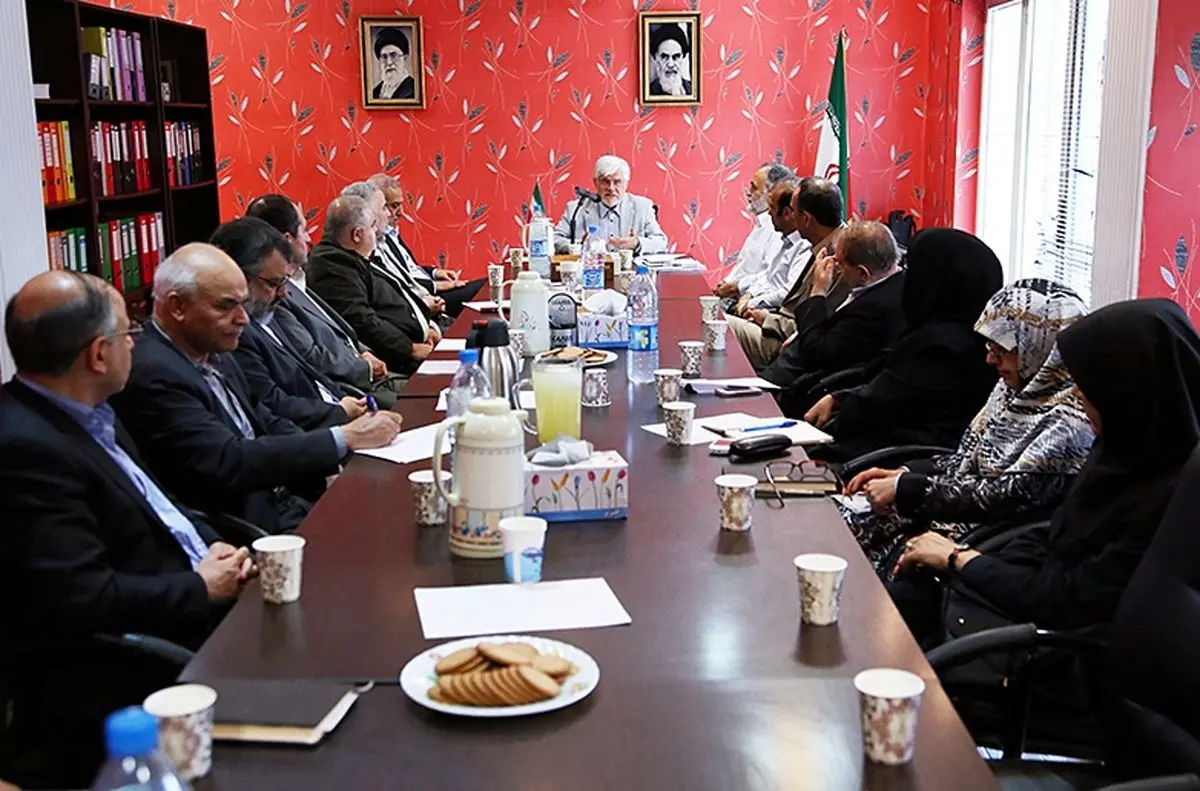 اولین جلسه هیات موسس کانون صنفی استادان ایران با محوریت عارف