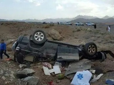 واژگونی خودروی پرادو در جاده نطنز بادرود سه کشته برجا گذاشت