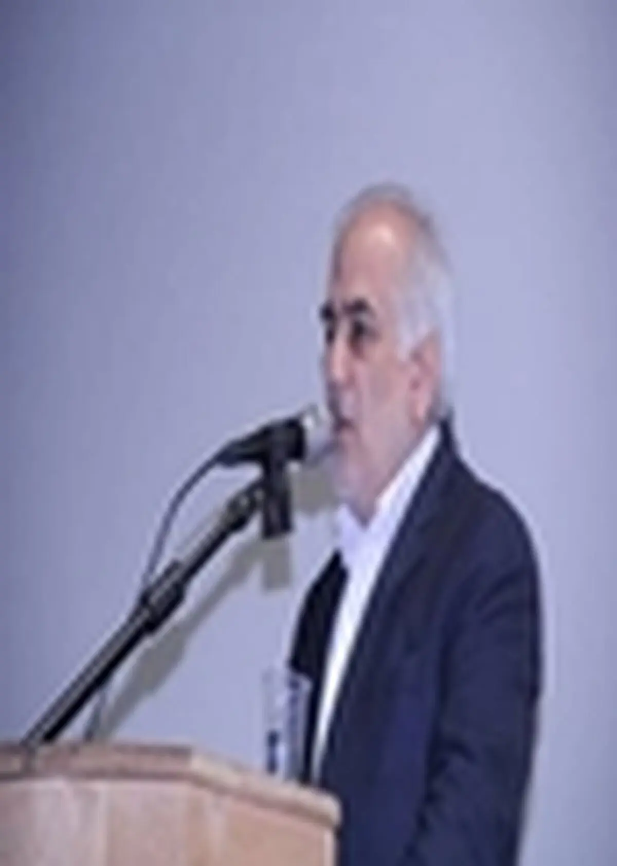 مناصب مناسب در اختیار بانوان قرار گیرد