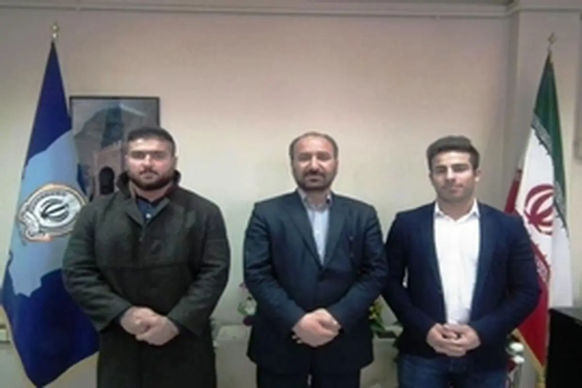 اهدا مدال طلای کیانوش رستمی به آستان مقدس حضرت معصومه(س)