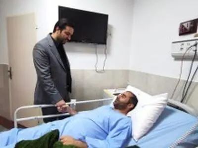 عیادت رحیم سرهنگی از بیماران بستری در بیمارستان کیش در روز تاسوعای حسینی