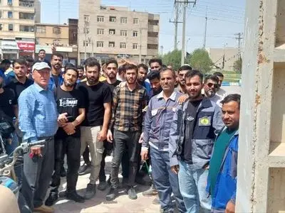 تجمع کارگران پتروناد در بندر امام در اعتراض به اخراج نیروهای بومی