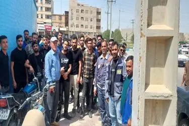 تجمع کارگران پتروناد در بندر امام در اعتراض به اخراج نیروهای بومی