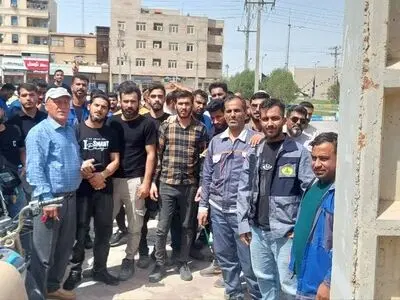 تجمع کارگران پتروناد در بندر امام در اعتراض به اخراج نیروهای بومی