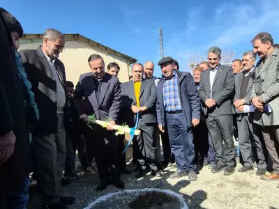 کلنگ‌زنی مدرسه خیرساز 6 کلاسه در روستای حصار آوج