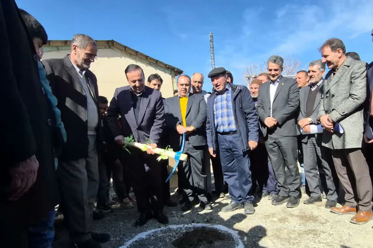 کلنگ‌زنی مدرسه خیرساز 6 کلاسه در روستای حصار آوج