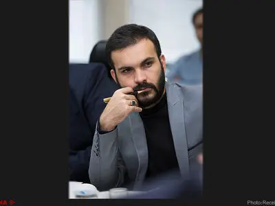 قدرت برخی از سوداگران بیشتر از بانک مرکزی است/ با سیاست‌گذاران خاطی برخورد شود