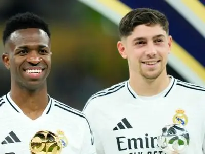 ویدئو: وینیسیوس در حال احوال‌پرسی با فرزندان فده والورده