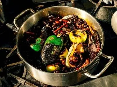 غذای سوخته را دور نریزید؛ با این ترفندها غذا را نجات دهید