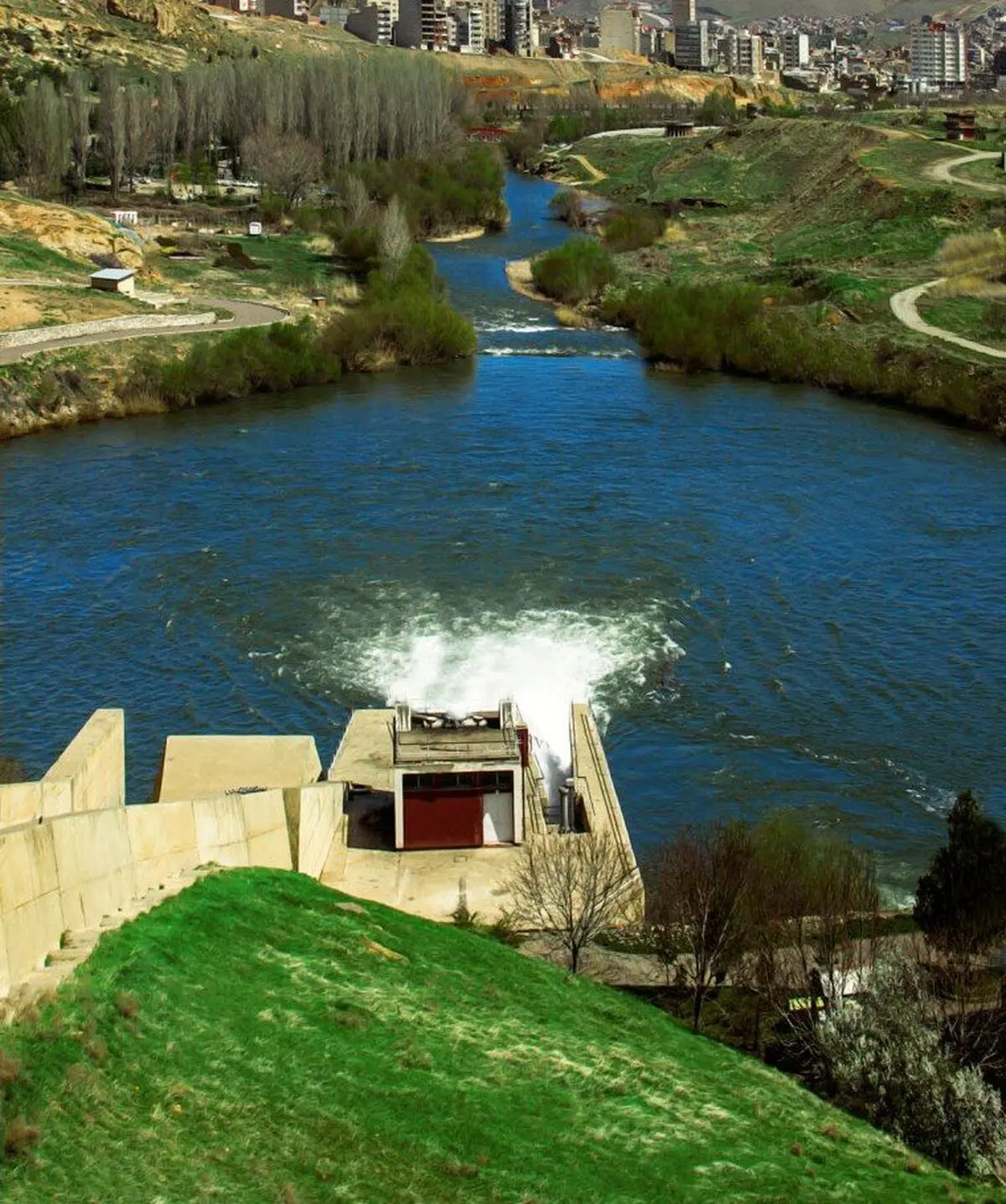 افزایش رهاسازی آب از سدهای مهاباد و بوکان به دریاچه ارومیه 