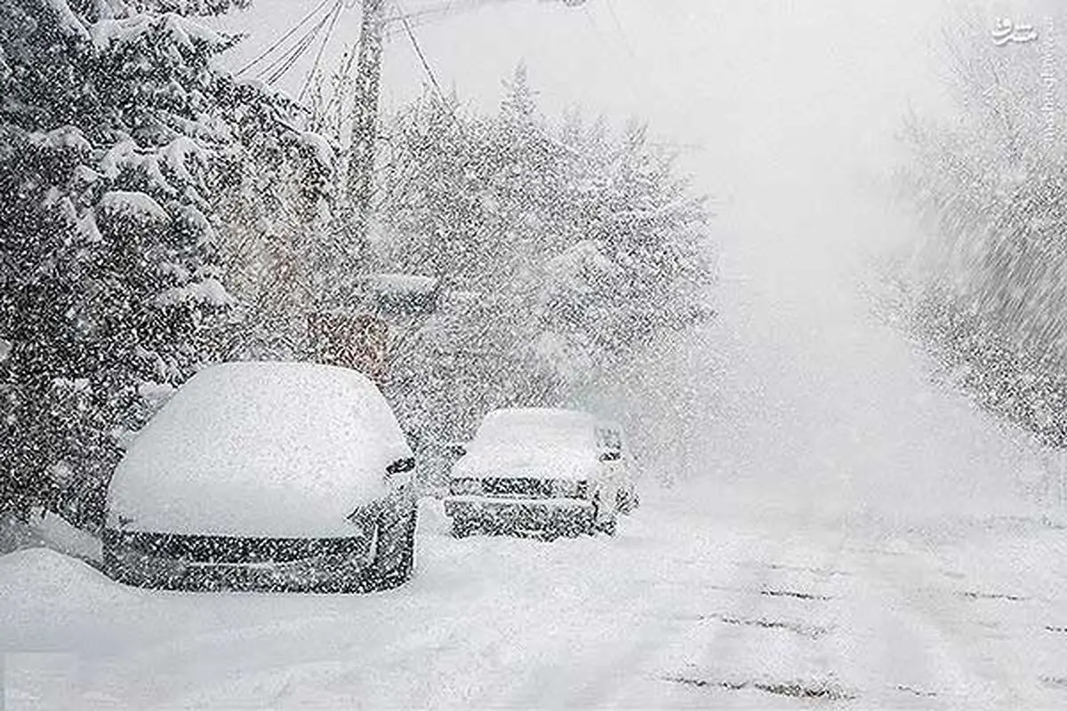 بارش باران در محورهای گیلان/ بارش برف در محورهای چالوس و هراز