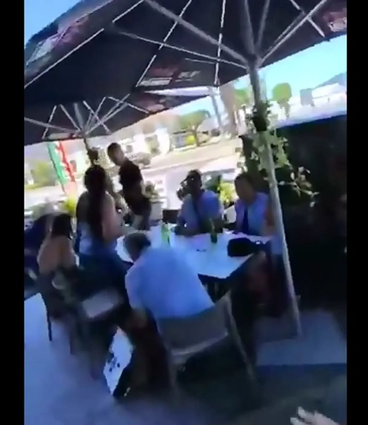 مالک رستوران اسپانیایی مشتریان صهیونیست را با شعار لبیک یا نصرالله اخراج کرد + فیلم