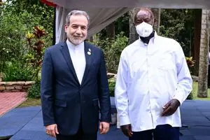 دیدار عراقچی با رئیس‌جمهور اوگاندا