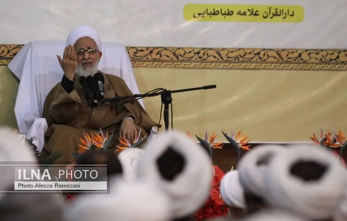 آیت‌الله جوادی‌آملی: قرآن از عالم والا نیافتاد، آویخته شد
