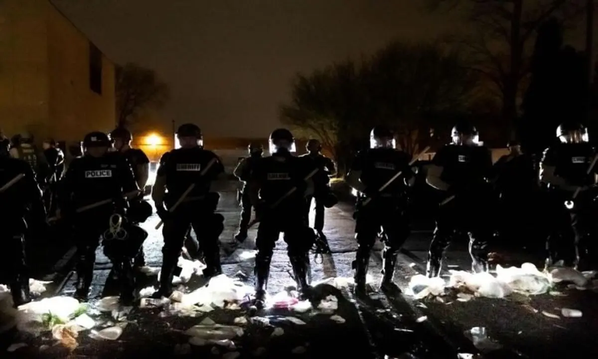 از سرگیری تظاهرات در مینیاپولیس در پی کشته شدن یک شهروند سیاه‌پوست توسط پلیس
