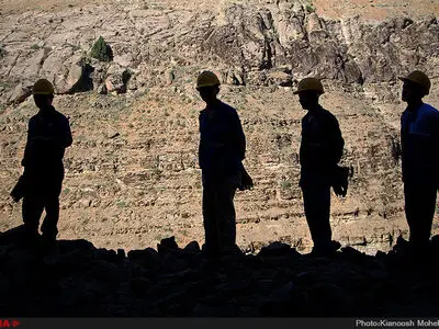 استیضاح براساس خواسته‌های نامعقول برخی نمایندگان، باج‌خواهی است/چرا دست از جیب کارگر بیرون نمی‌کشند؟