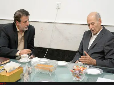 رسانه‌ها از گهواره تا گور با ما هستند و قدرت‌ها را با خود همراه می‌کنند 