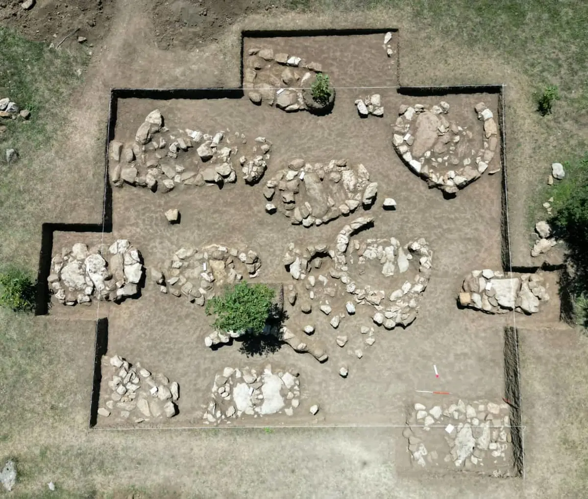 کشف 17 گور باستانی در رامسر+عکس