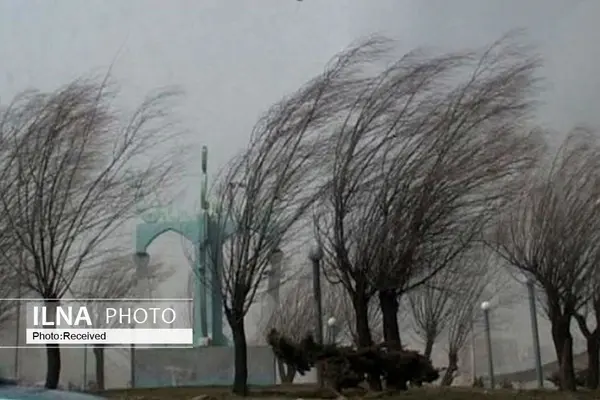 طوفان روز گذشته در ایرانشهر خسارت هایی را به بار آورد