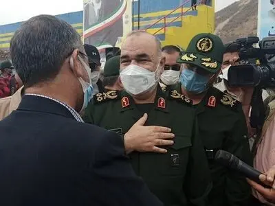 ساخت 300 کانکس برای مردم سی‌سخت در آینده نزدیک/ هدایای ناقابل دیگری هم تقدیم زلزله زدگان می‌شود