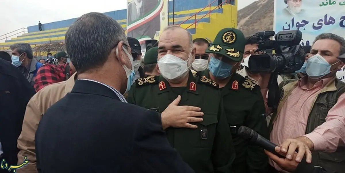 ساخت 300 کانکس برای مردم سی‌سخت در آینده نزدیک/ هدایای ناقابل دیگری هم تقدیم زلزله زدگان می‌شود